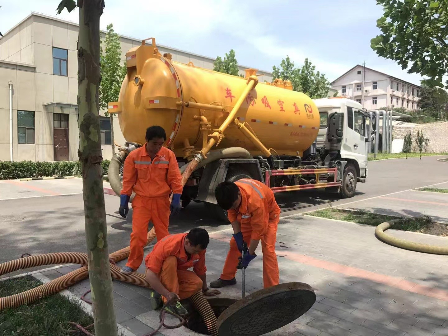 汉阳化粪池清理与5-8吨吸粪车施工效率分析